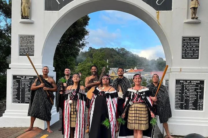 Cultural Performance at Whakarewarewa - The Living Maori Village — photo 2